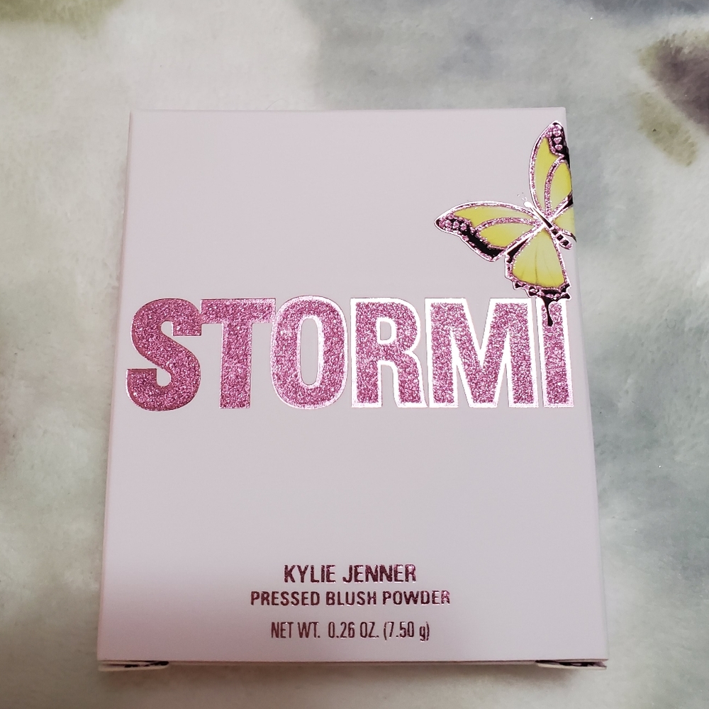🦋 New Kylie x Stormi Flutter Blush - Picture 3 of 9